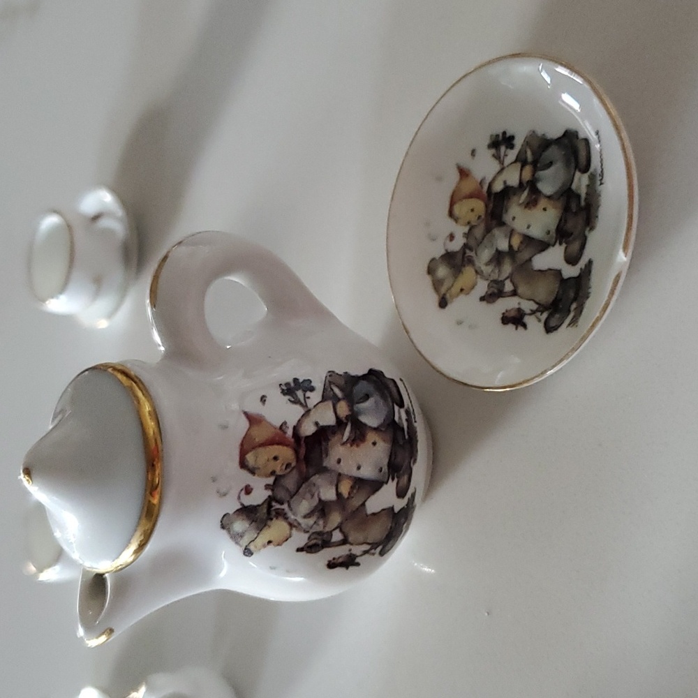 Hummel Miniature Tea Set Of 2 - Picture 4 of 5